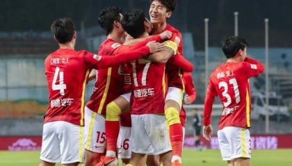 双子星携手破门仍难救主 广州队遭逆转感慨太年轻