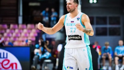 华体会体育中国官方网-东契奇砍26+10+11，成为欧锦赛历史第四位三双获得者